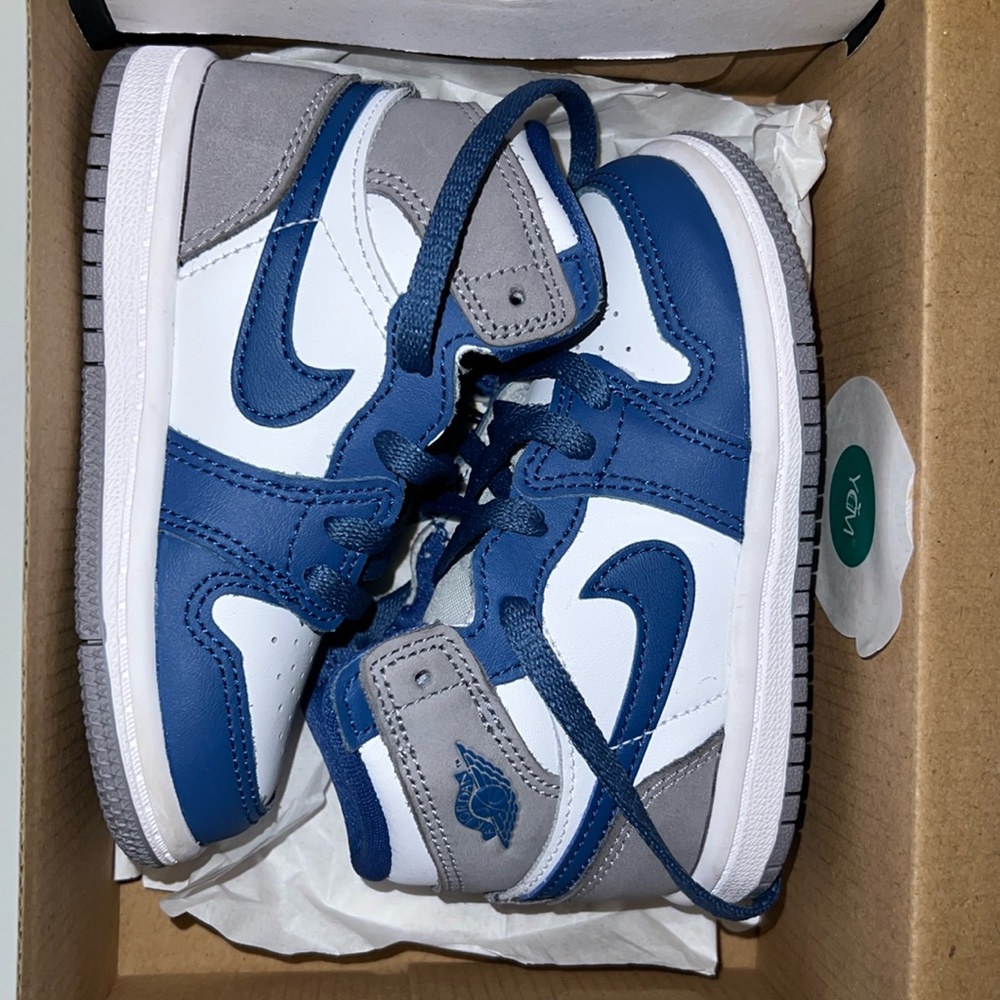 Jordan 1 retro high OG size 7c for toddler
